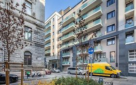 Cute Central Apartment With Balcony